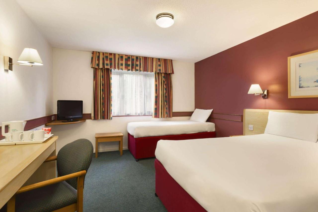 Days Inn Hotel Bradford - Leeds Брайтхаус Экстерьер фото