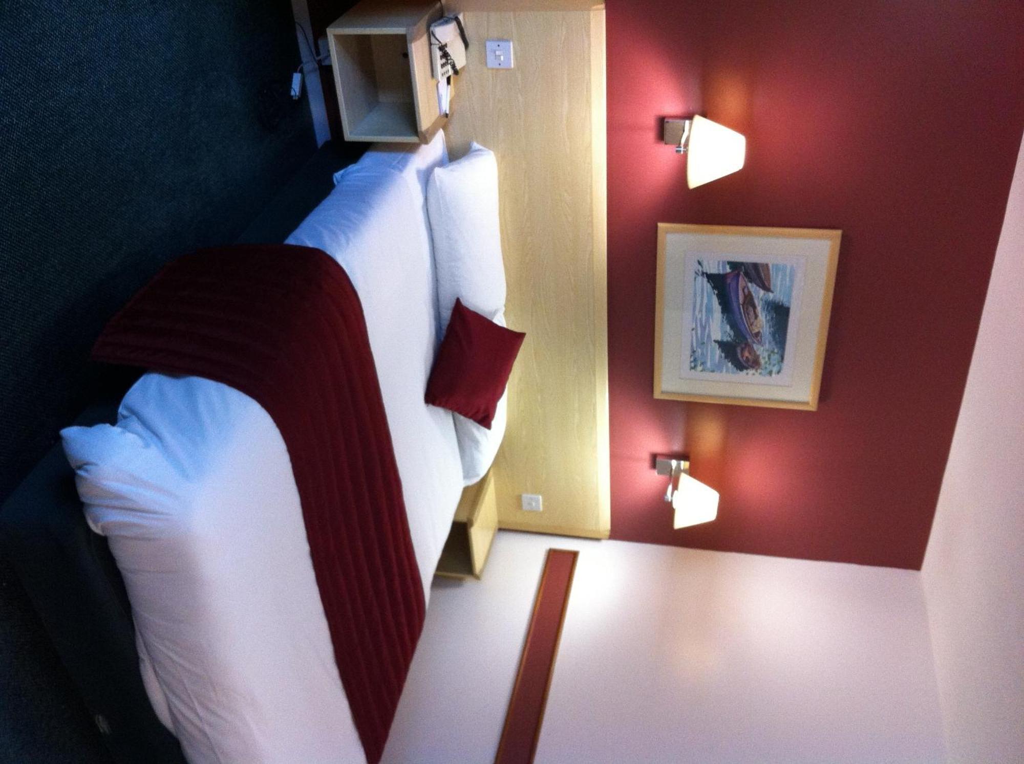 Days Inn Hotel Bradford - Leeds Брайтхаус Экстерьер фото