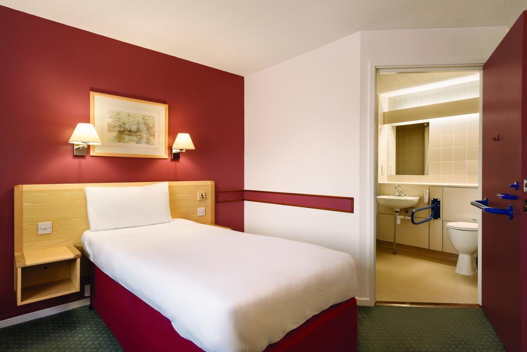 Days Inn Hotel Bradford - Leeds Брайтхаус Номер фото
