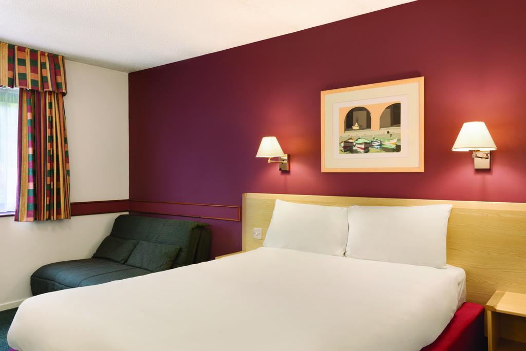 Days Inn Hotel Bradford - Leeds Брайтхаус Номер фото