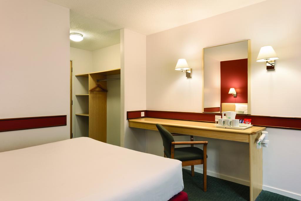 Days Inn Hotel Bradford - Leeds Брайтхаус Номер фото