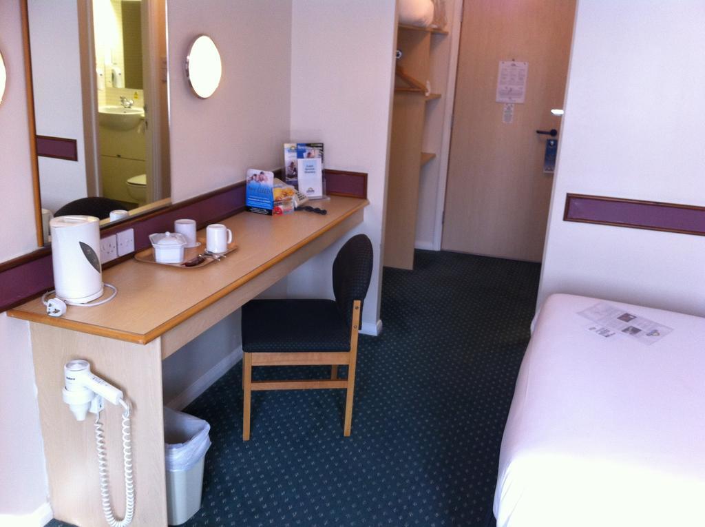 Days Inn Hotel Bradford - Leeds Брайтхаус Номер фото